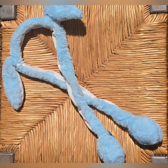 💙 Frosty Hops Wiggle Ears (Blue & White) Great Easter Basket Stuffer! - Picture 1 of 5